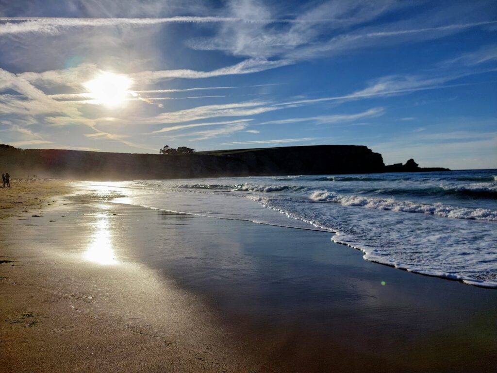 sangre Sunset Cantabria Waves blue sky with clouds surf en Cantabria in