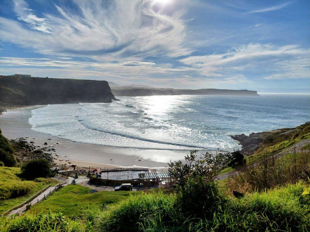 los locos beach in sauces with green grass cloudy sky surf en Cantabria in surf w kantabrii